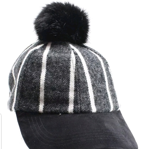 Vince Camuto Faux fur Pompom Hat - Picture 2 of 2